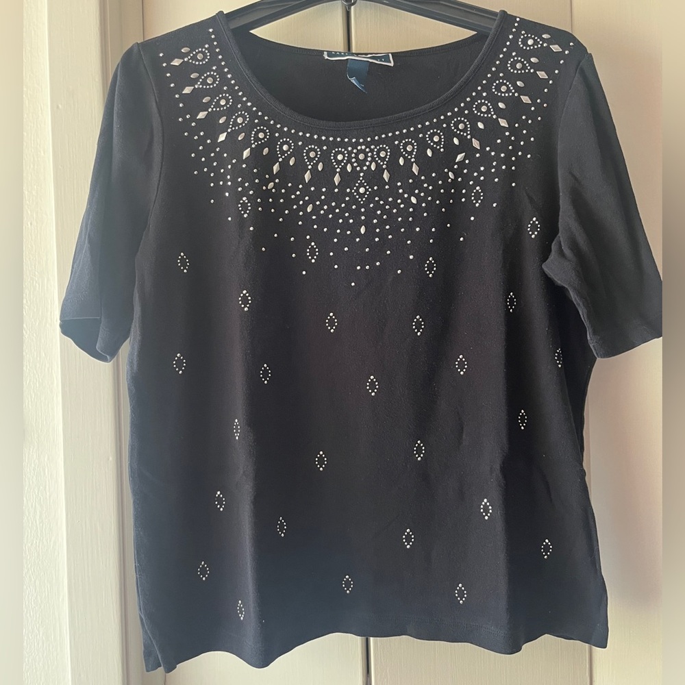 Karen Scott. L Embellished Top